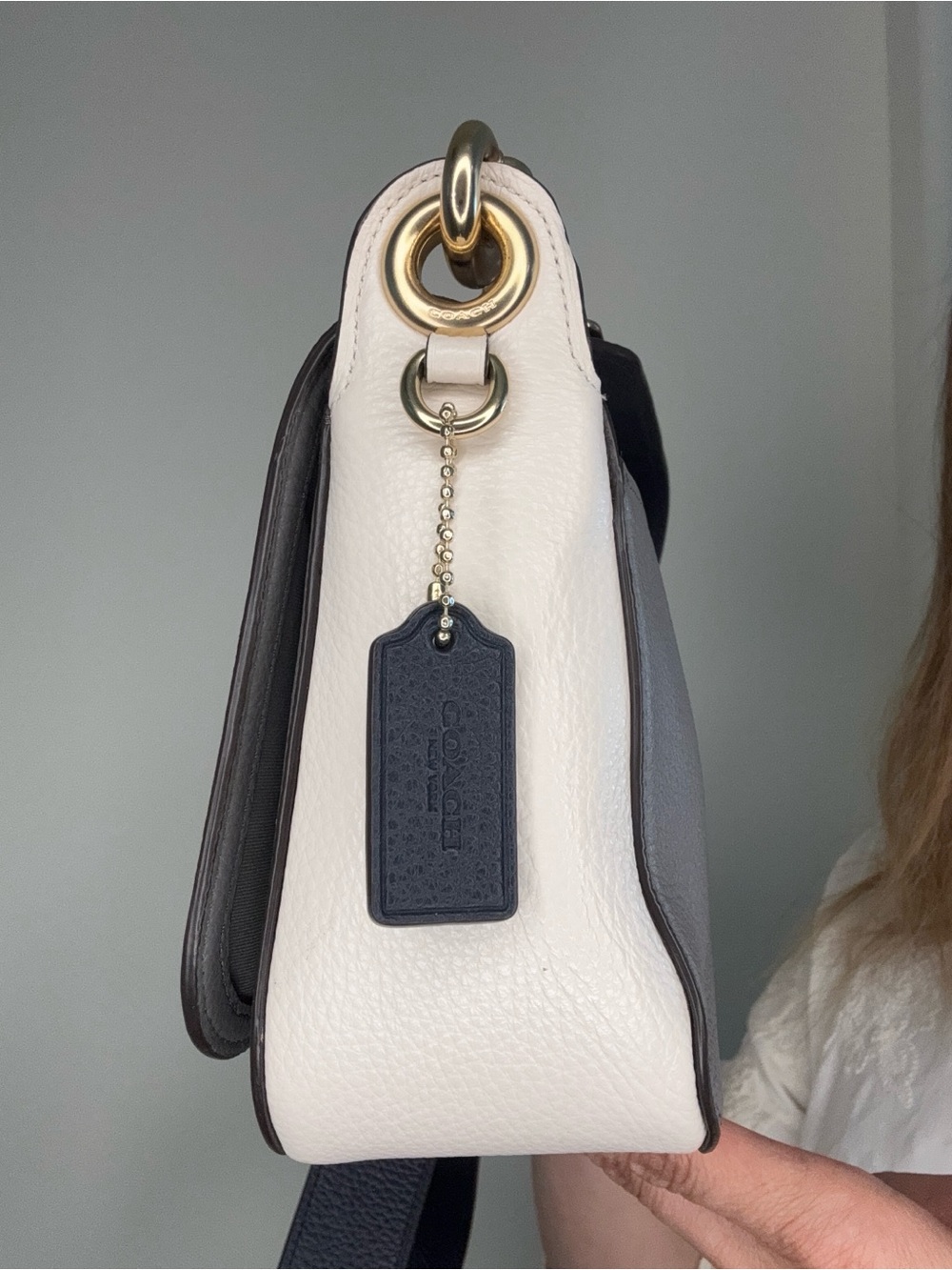 Coach Small Jes Messenger Like New - Picture 8 of 17